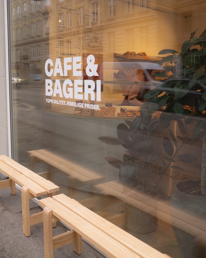 The window and benches at our café on Gammel Kongevej